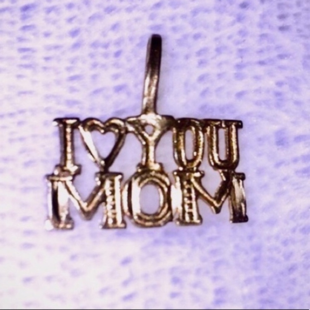 14K Gold “I ❤️You Mom” Pendant
